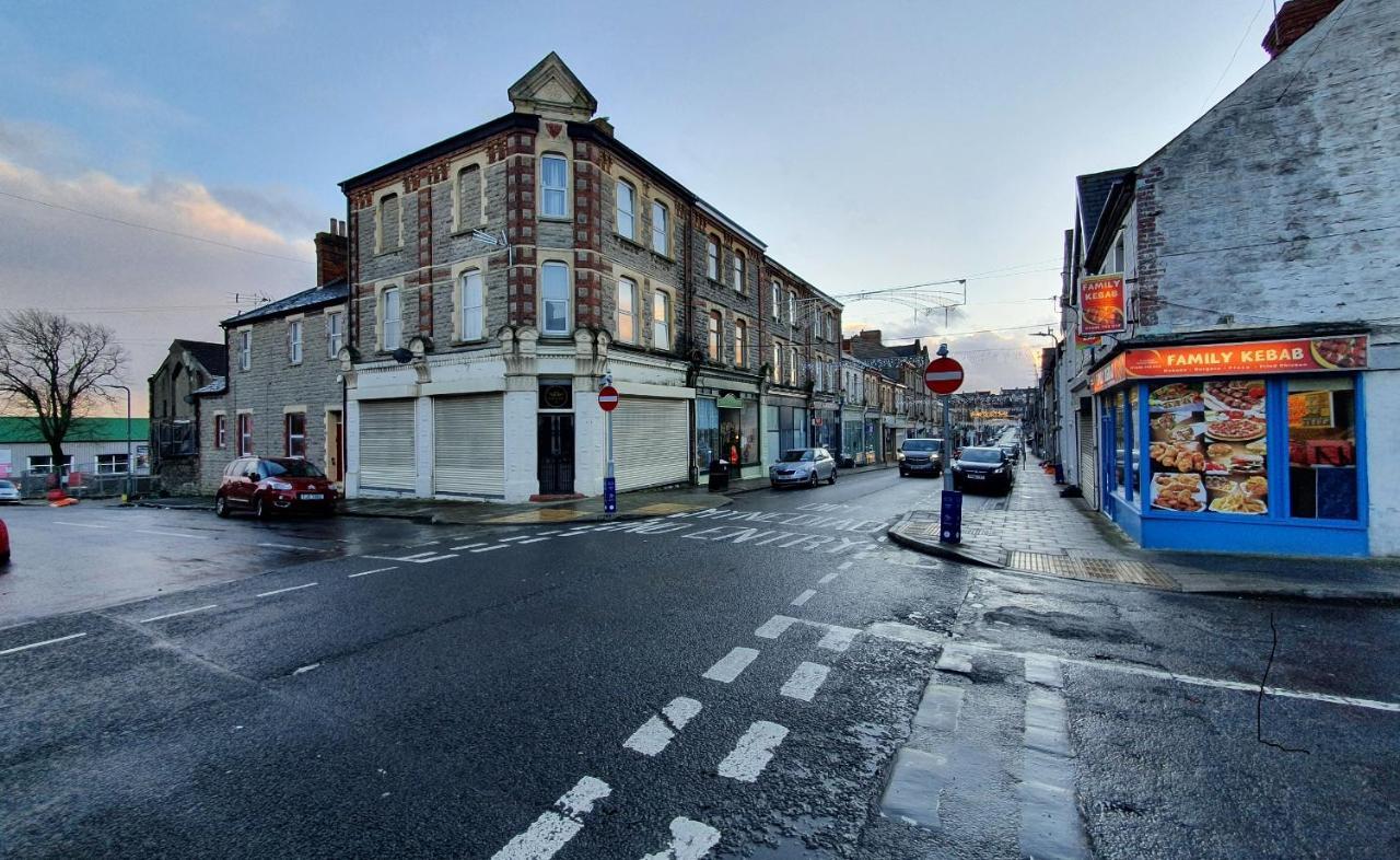 F3 2 Bedroomed Town House - Free Parking - Super 150 Mbps Wifi Near Gavin N Stacey Film House - 1 Free Dog Allowed Barry Bagian luar foto