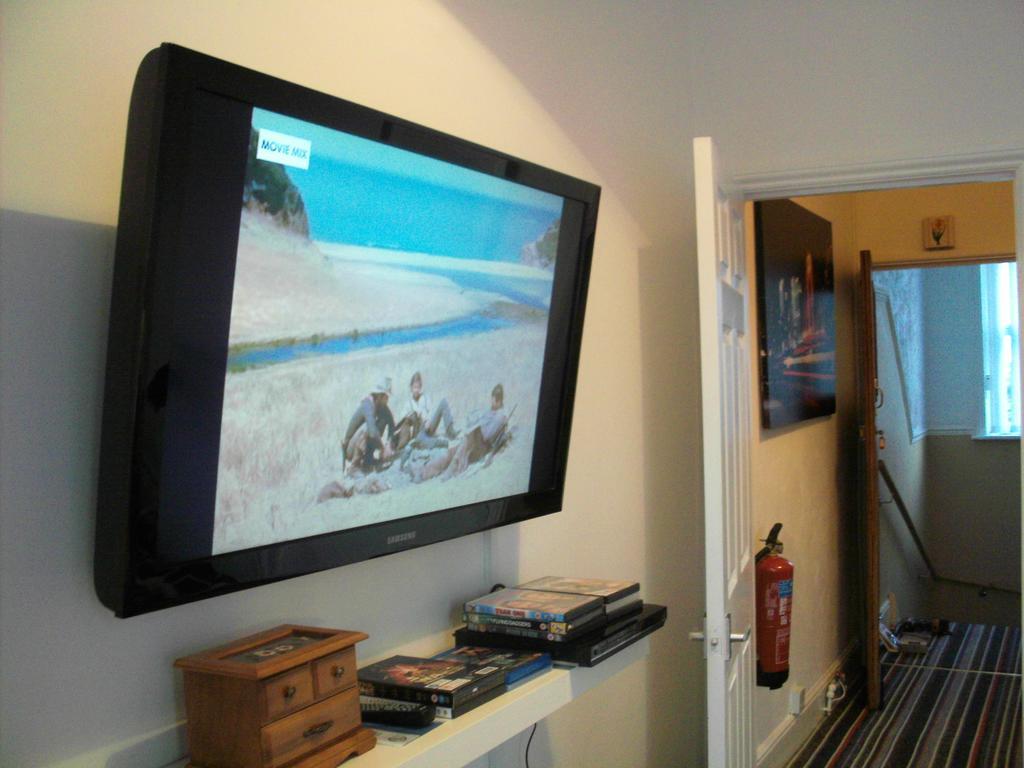 F3 2 Bedroomed Town House - Free Parking - Super 150 Mbps Wifi Near Gavin N Stacey Film House - 1 Free Dog Allowed Barry Ruang foto