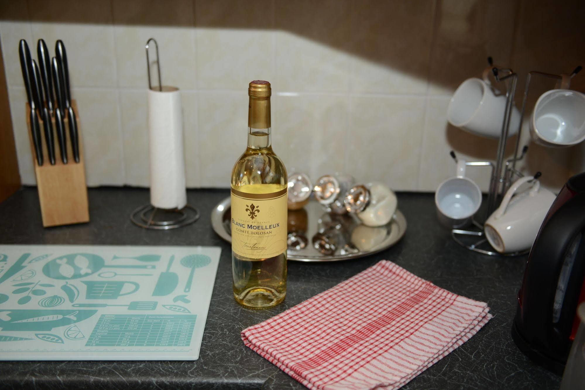 F3 2 Bedroomed Town House - Free Parking - Super 150 Mbps Wifi Near Gavin N Stacey Film House - 1 Free Dog Allowed Barry Bagian luar foto
