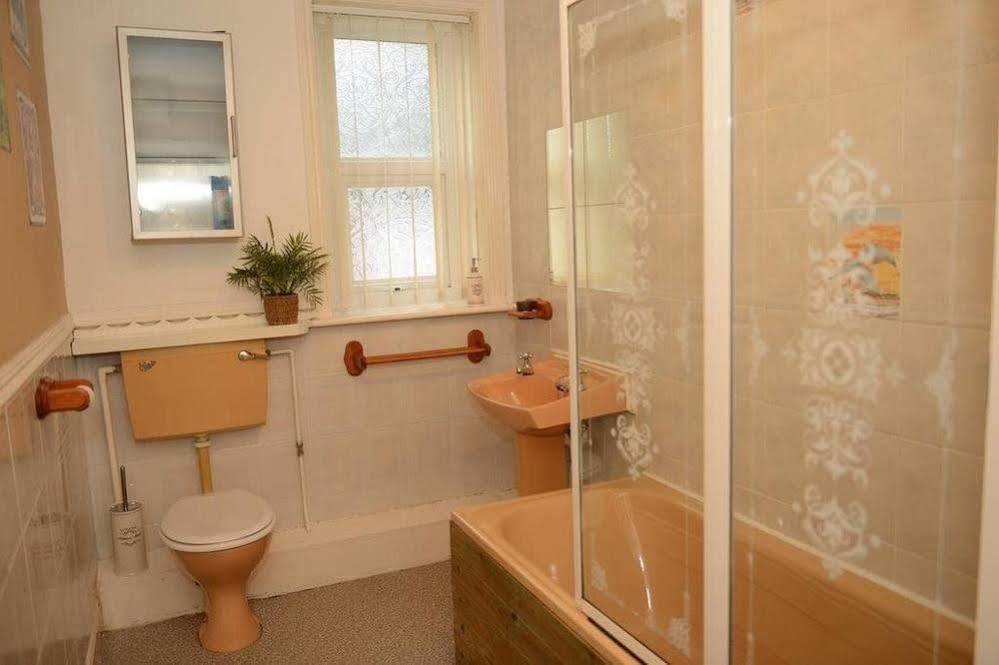 F3 2 Bedroomed Town House - Free Parking - Super 150 Mbps Wifi Near Gavin N Stacey Film House - 1 Free Dog Allowed Barry Bagian luar foto