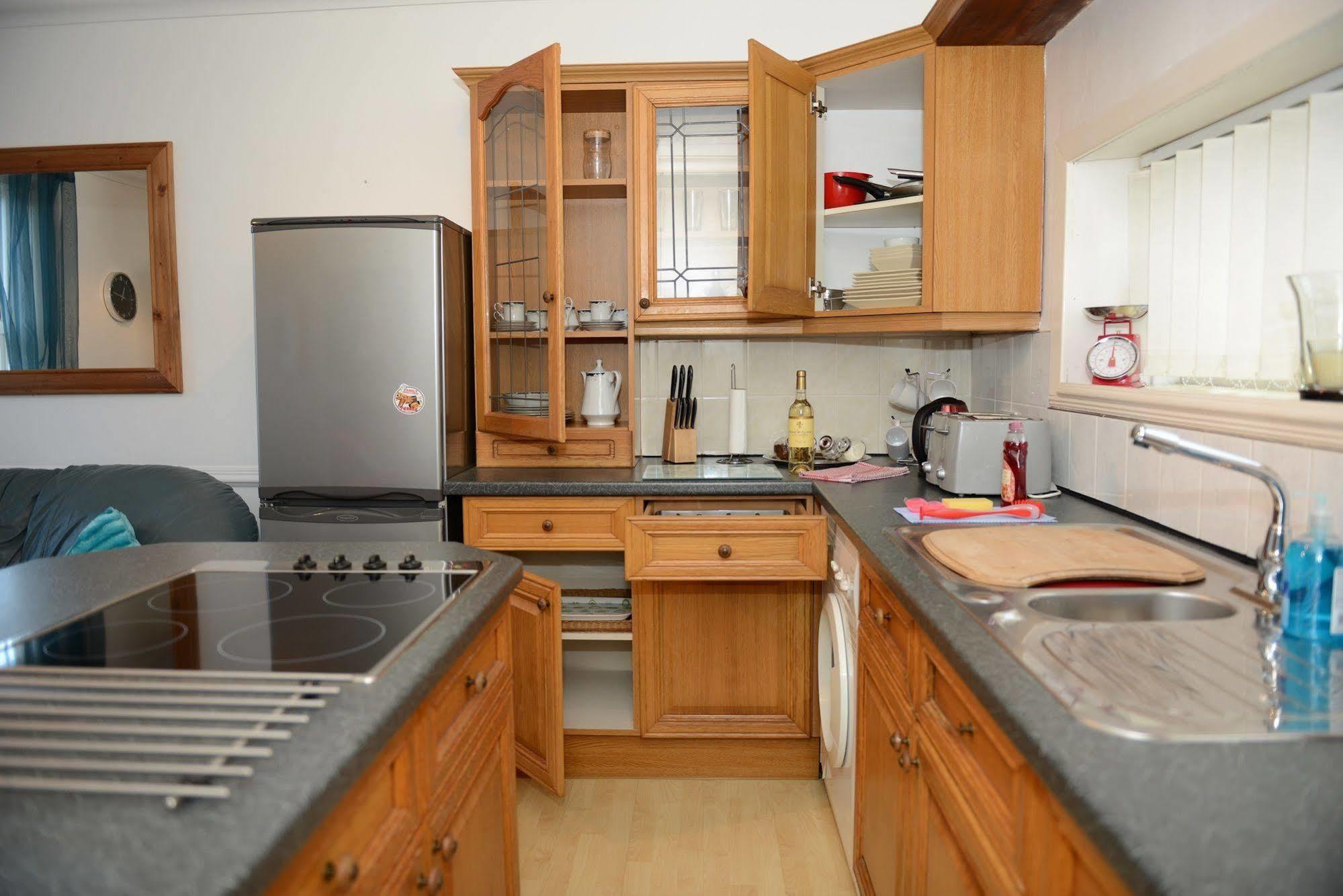 F3 2 Bedroomed Town House - Free Parking - Super 150 Mbps Wifi Near Gavin N Stacey Film House - 1 Free Dog Allowed Barry Bagian luar foto