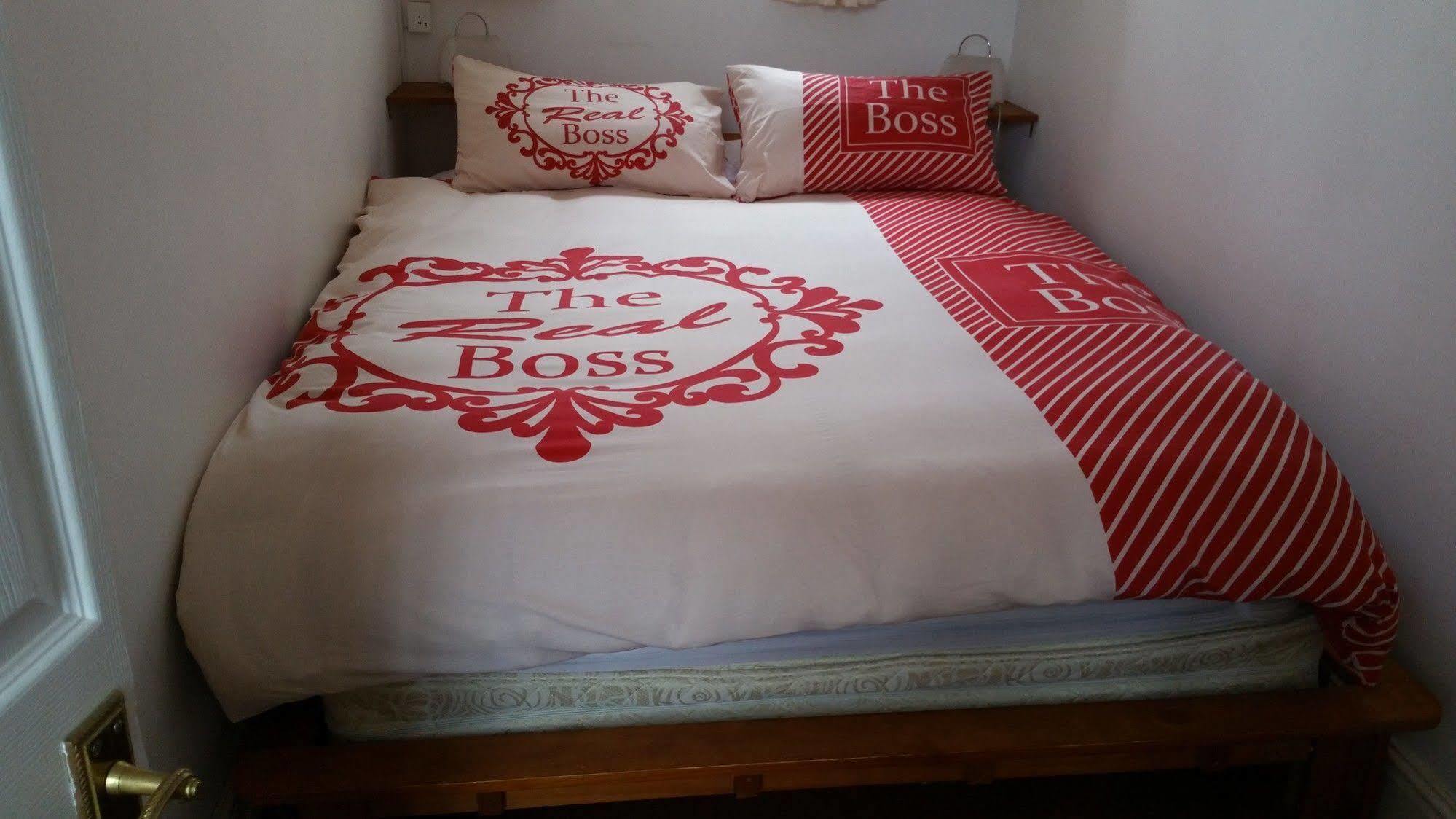 F3 2 Bedroomed Town House - Free Parking - Super 150 Mbps Wifi Near Gavin N Stacey Film House - 1 Free Dog Allowed Barry Bagian luar foto