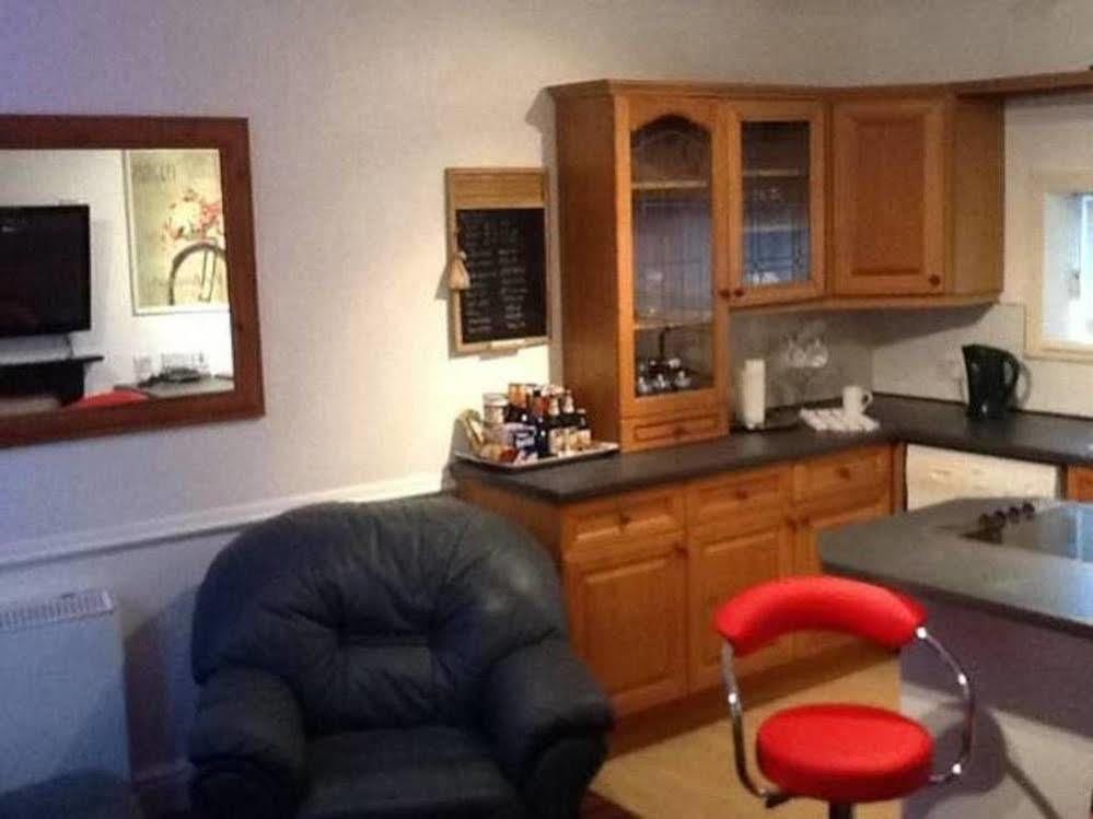 F3 2 Bedroomed Town House - Free Parking - Super 150 Mbps Wifi Near Gavin N Stacey Film House - 1 Free Dog Allowed Barry Bagian luar foto