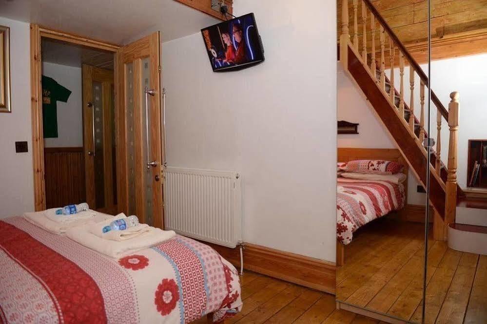 F3 2 Bedroomed Town House - Free Parking - Super 150 Mbps Wifi Near Gavin N Stacey Film House - 1 Free Dog Allowed Barry Bagian luar foto