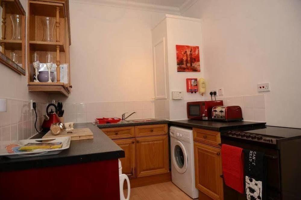 F3 2 Bedroomed Town House - Free Parking - Super 150 Mbps Wifi Near Gavin N Stacey Film House - 1 Free Dog Allowed Barry Bagian luar foto