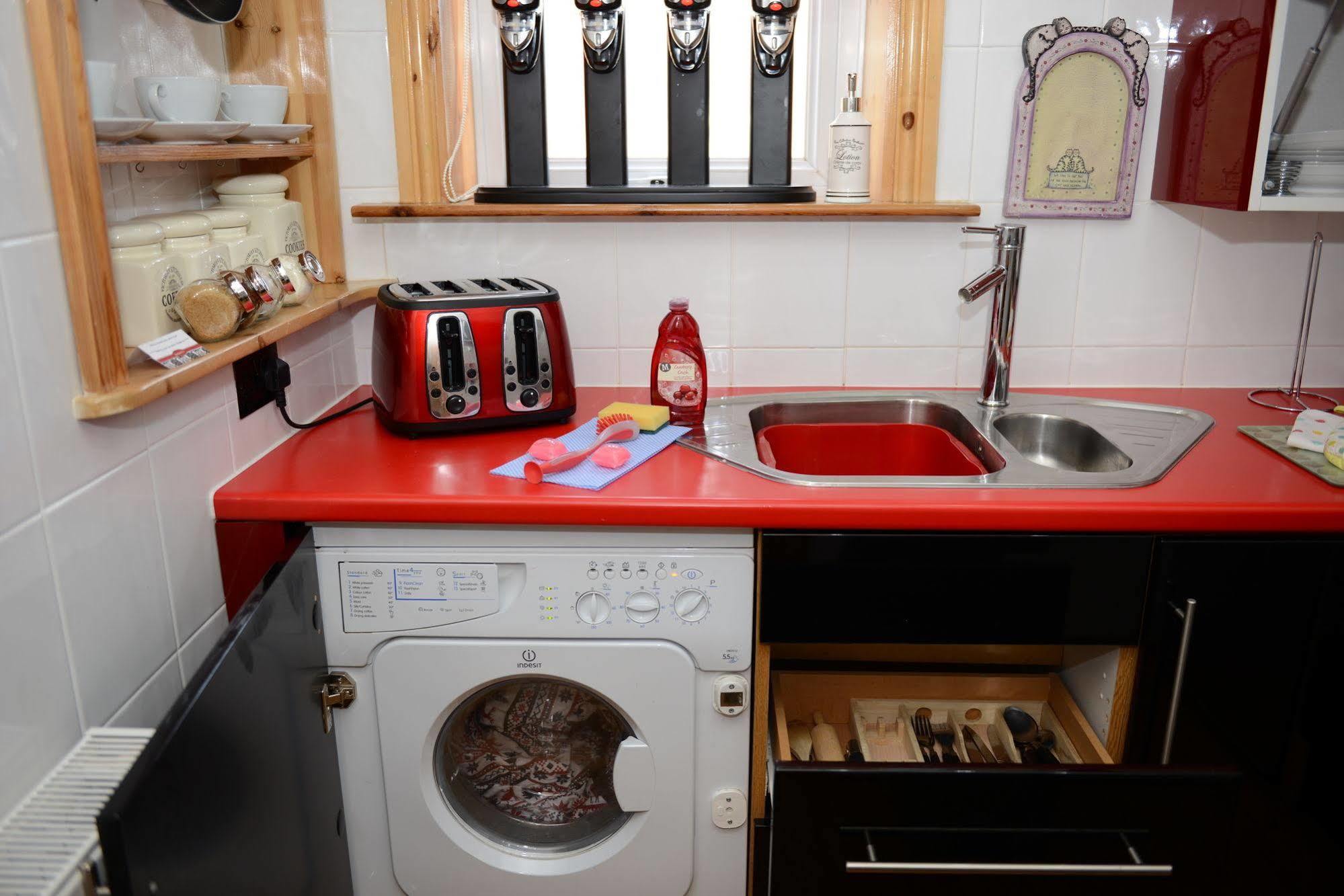 F3 2 Bedroomed Town House - Free Parking - Super 150 Mbps Wifi Near Gavin N Stacey Film House - 1 Free Dog Allowed Barry Bagian luar foto
